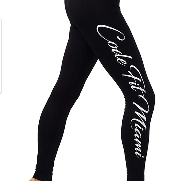 Yoga Power Dry-Fit Word Print Compress - Picture 2 of 3